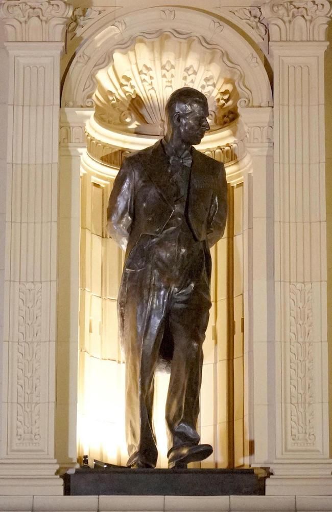 萨克拉门托国王训练开放日；今晚内部沟通引欢呼；全明星赛在即；资深球员宣示担当的简单介绍