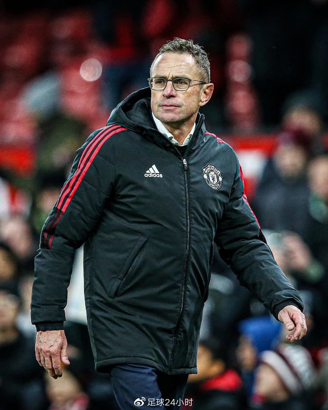 罗马训练开放日，冲刺阶段主帅复盘引欢呼，英超在即，更衣室氛围转暖的简单介绍