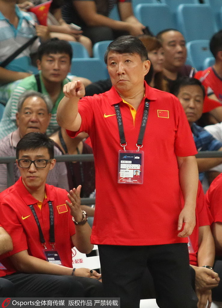 北京首钢训练开放日，转会期完成体检引欢呼，NBA季后赛在即，轮换策略成焦点的简单介绍