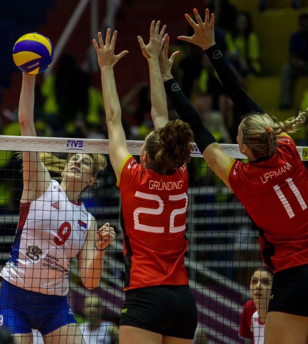 转折点尼斯再遭质疑费城76人内部会议纪要流出，詹姆斯与70激战塞尔维亚队分钟瞬间刷屏的简单介绍