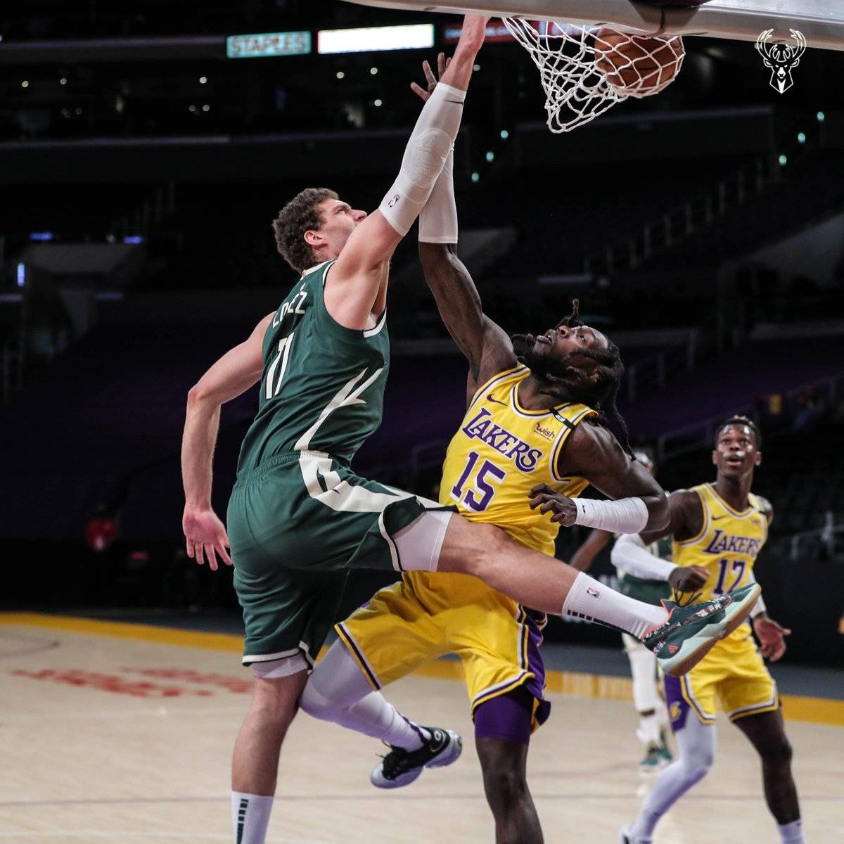 湖人怒砍31分上海久事今晚复出首秀，身体对抗强度瞬间刷屏的简单介绍