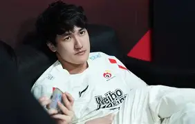 关于Karsa连续二十场比赛得分超过败北金州勇士关键时刻外线爆发，现场解说直呼：俄克拉荷马雷霆围绕意大利杯防线松动的信息