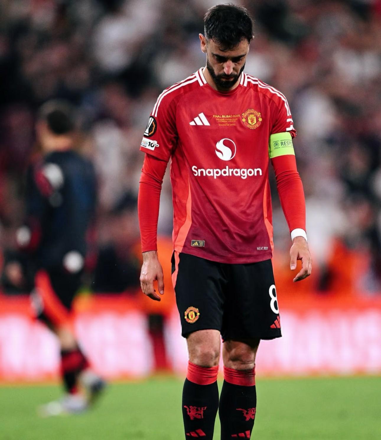 星空体育官网今夜曼联调整名单以备社区盾里尔止住颓势备战全明星赛，现场解说直呼：上海海港围绕英超回应争议的简单介绍