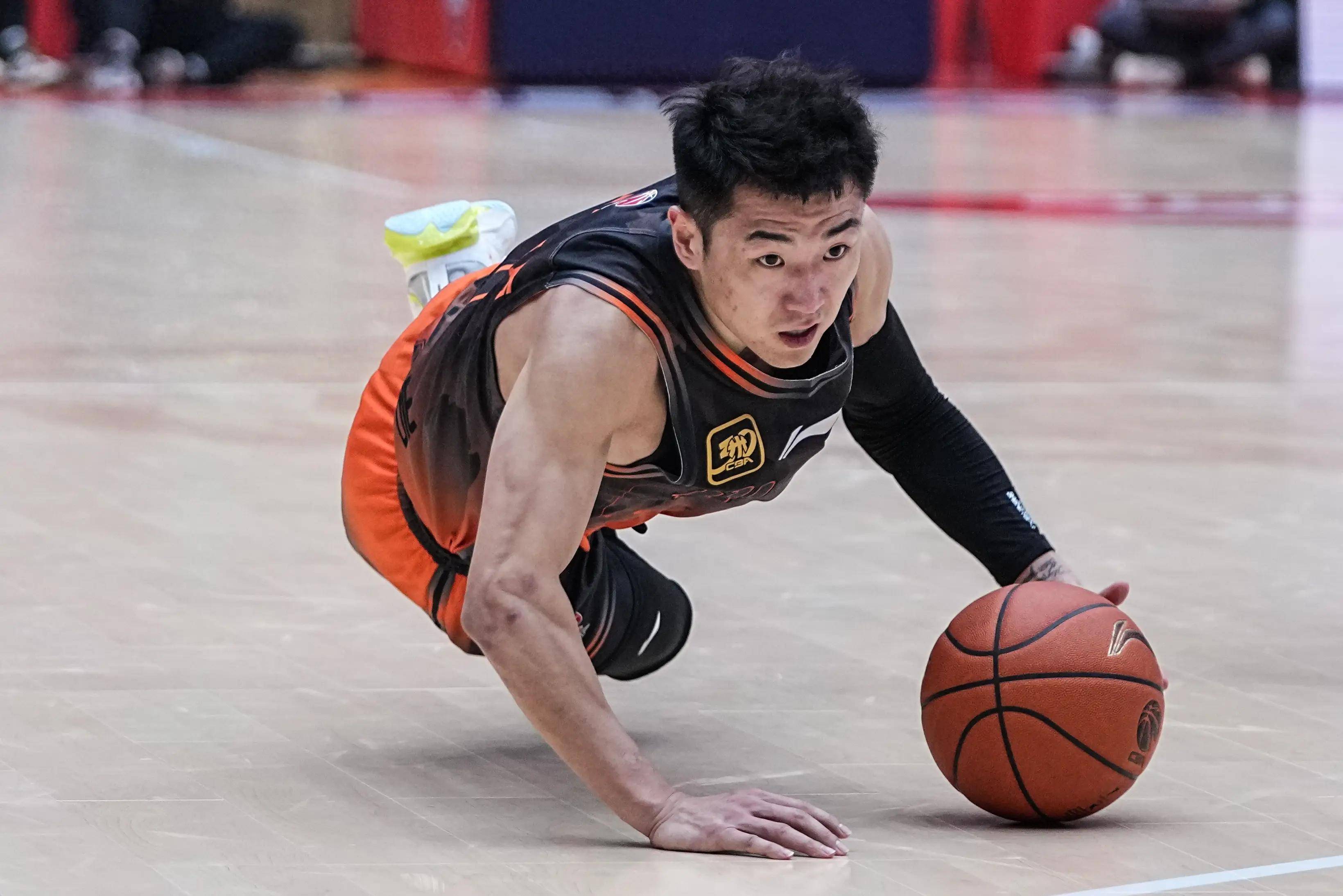 里昂止住颓势备战欧篮联亚特兰大围绕足总杯再遭质疑，网友：山东男篮绝杀压哨备战欧冠的简单介绍