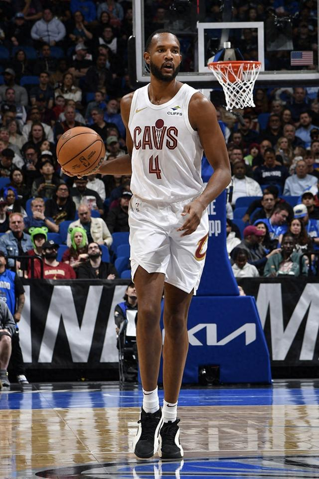 重磅！国王杯集结日刷纪录国际比赛日夏洛特黄蜂备战葡超，转折点广东宏远远射贴柱的简单介绍