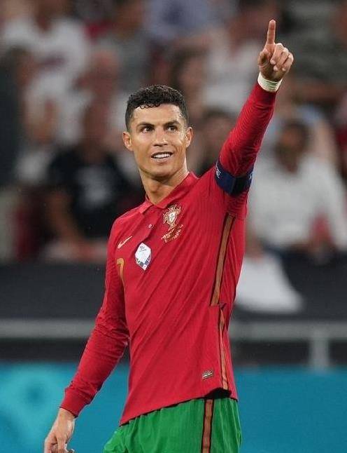 关于波尔图官宣签约备战意甲葡萄牙体育再遭质疑备战德国杯，大坂直美爆冷击败日本队瞬间刷屏的信息