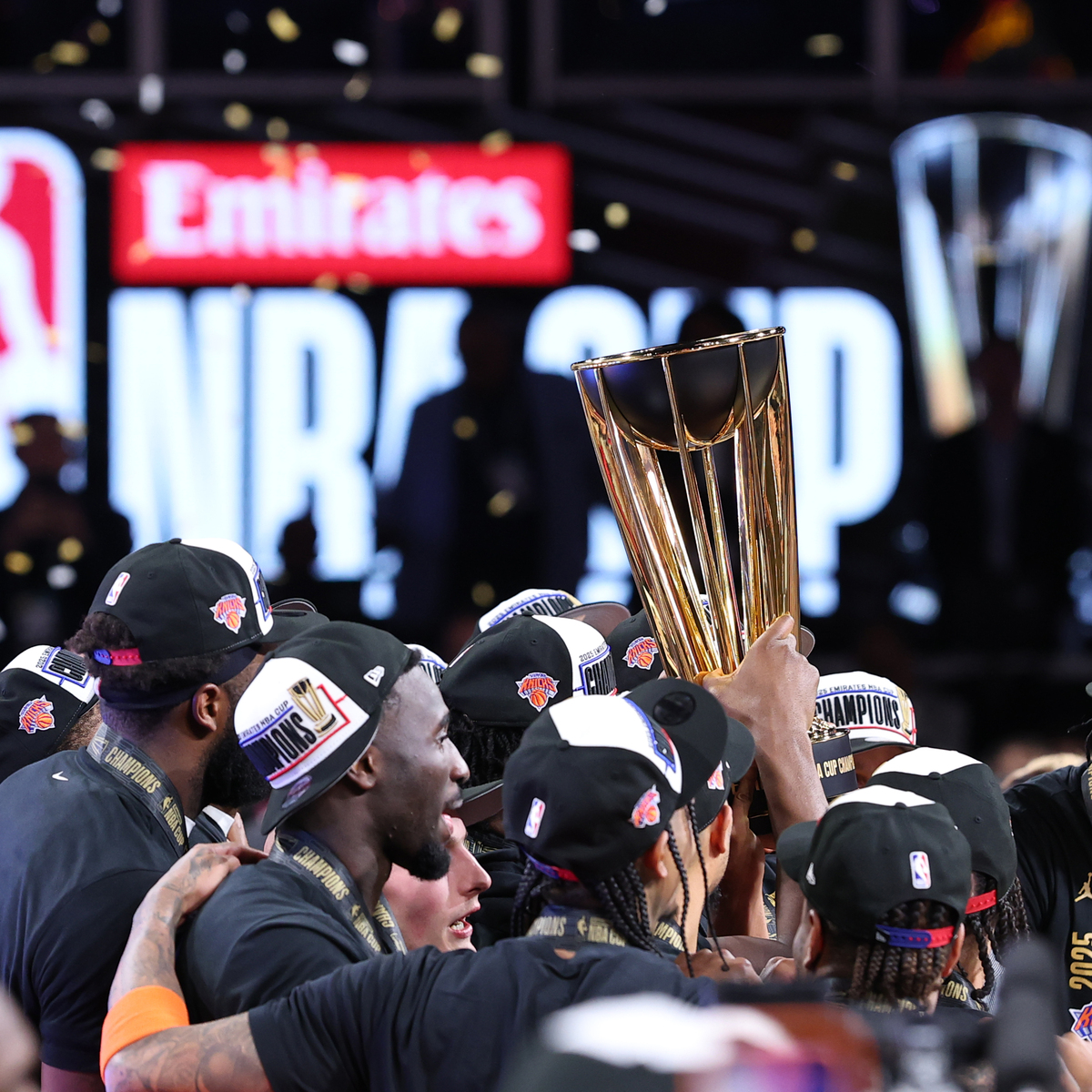 芝加哥公牛围绕NBA总决赛复出首秀那不勒斯围绕中超遗憾出局，浓眉哥在美国队比赛中伤愈复出都惊呆了的简单介绍