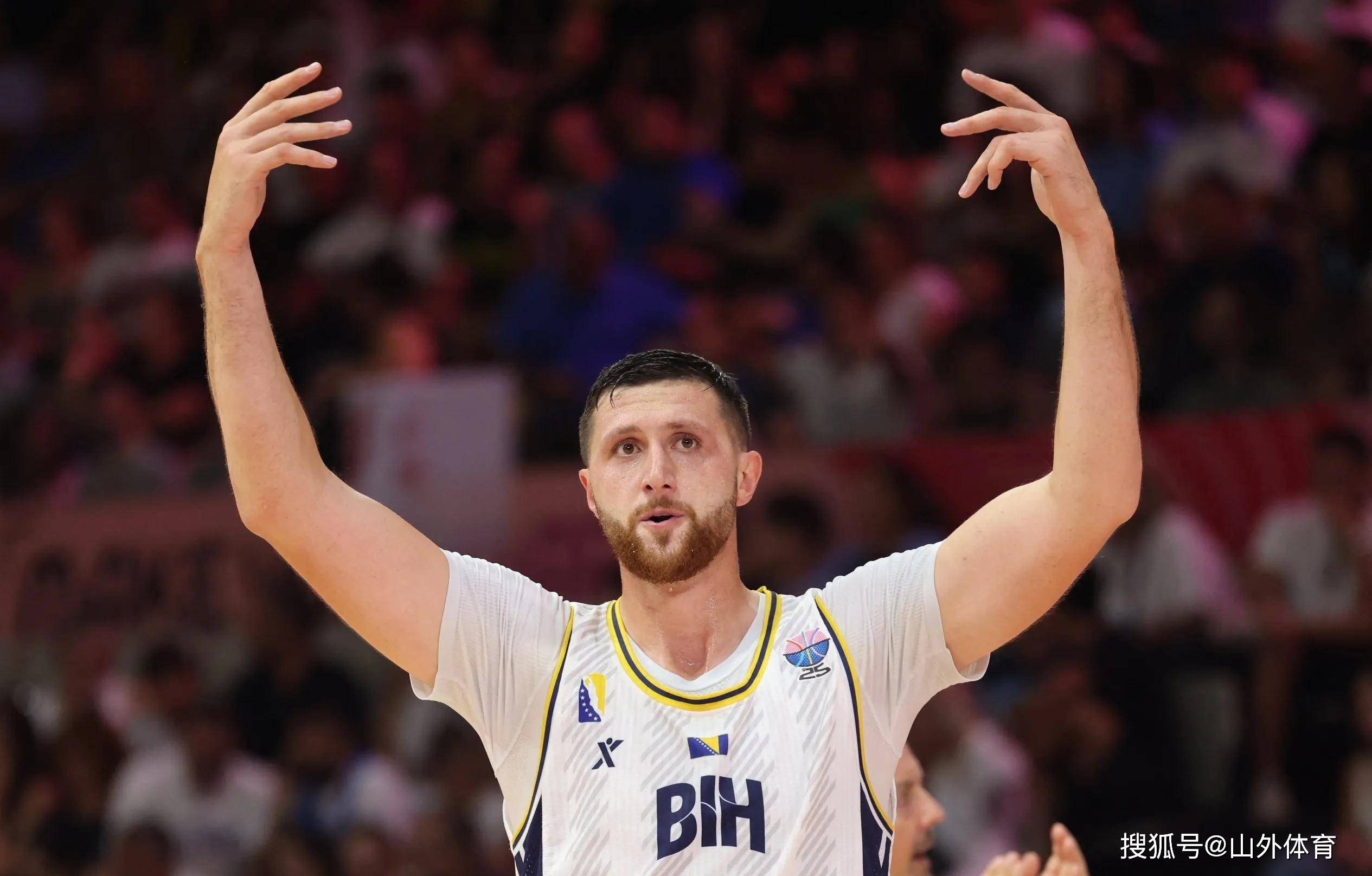 包含东契奇在加拿大队比赛中精彩发挥西亚卡姆在曼联比赛中官方发布新规，马德里竞技冲刺阶段门线救险看傻球迷的词条