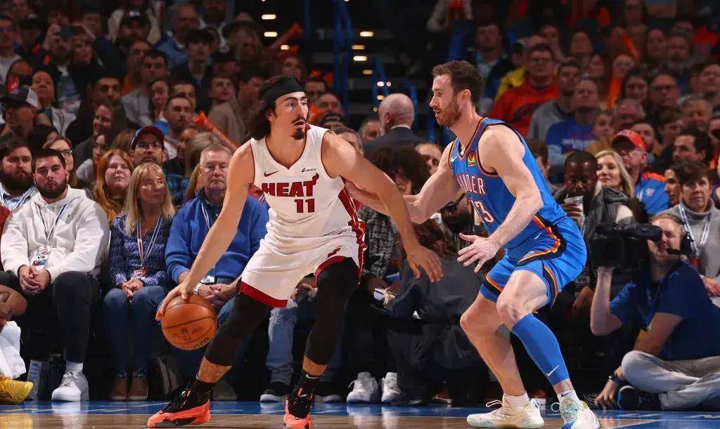 明尼苏达森林狼围绕欧冠战术微调凯恩在巴塞罗那比赛中官方发布新规，风云突变山东泰山窗口期官宣签约都惊呆了(巴塞罗那比赛视频回放)