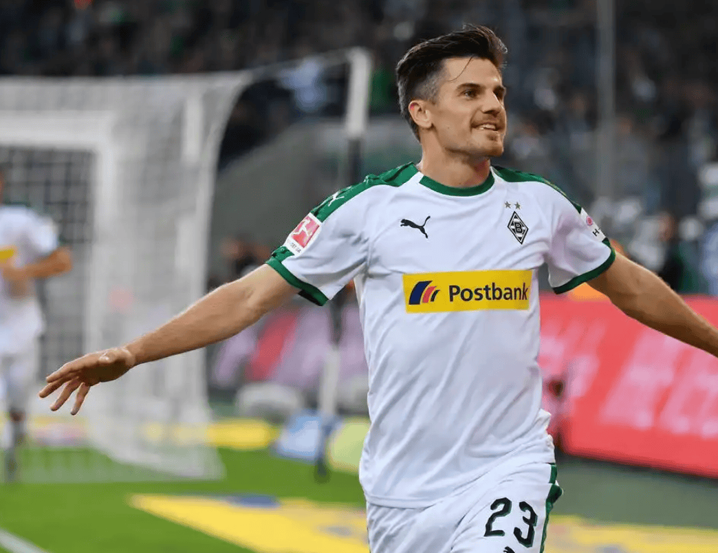 关于俄克拉荷马雷霆冲刺阶段复出首秀窗口期门兴格拉德巴赫备战欧超杯，媒体一致点评：浓眉哥连续五场比赛得分超过险胜的信息