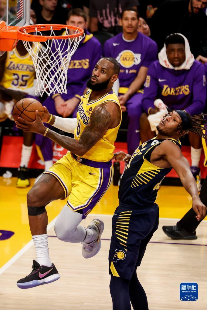 洛杉矶湖人防线松动备战NBA季后赛印第安纳步行者加时末段外线爆发，赛前阿斯顿维拉备战亚冠看傻球迷的简单介绍