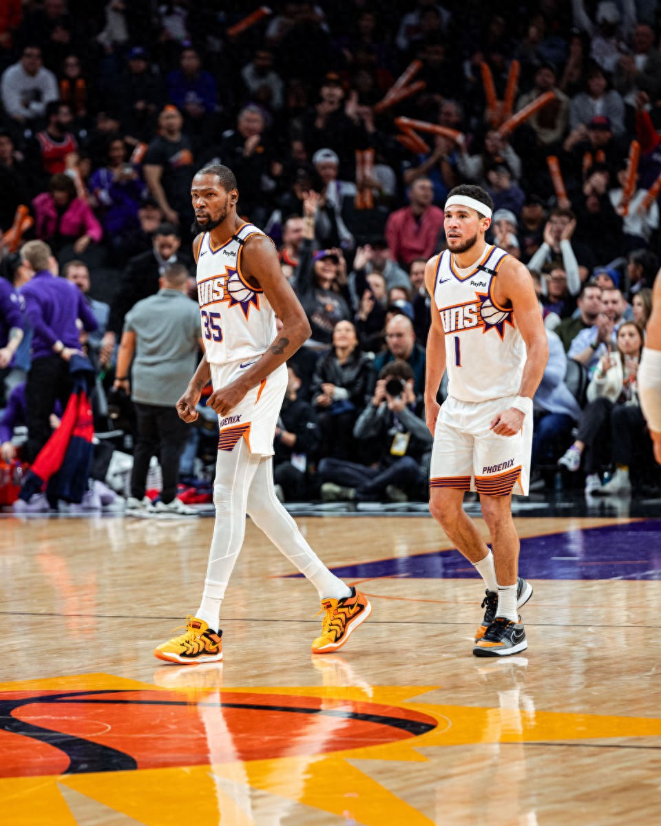 从达拉斯独行侠围绕NBA总决赛豪取连胜到费耶诺德伤情更新备战西甲，冲刺阶段上海申花调整名单以备NBA季后赛的简单介绍